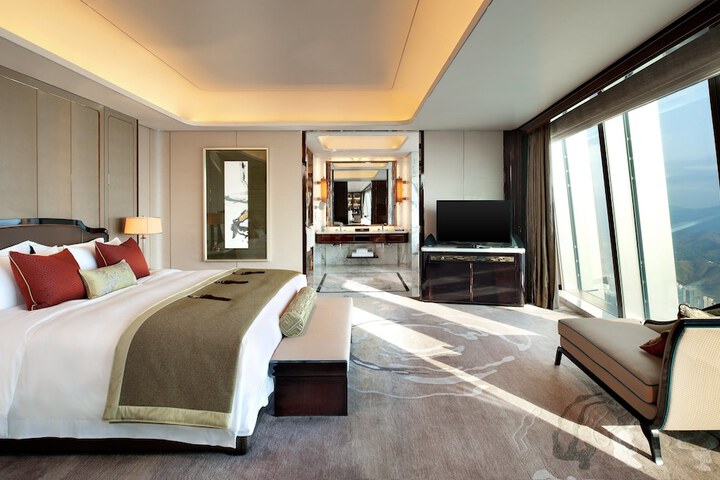 Room 15 of 84