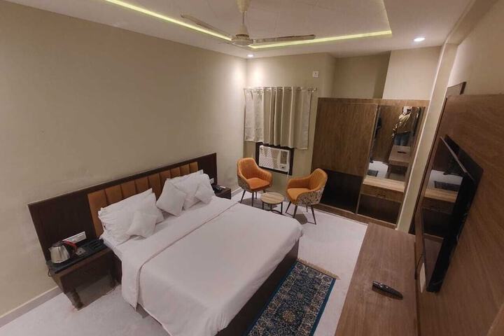 Room 2 of 12