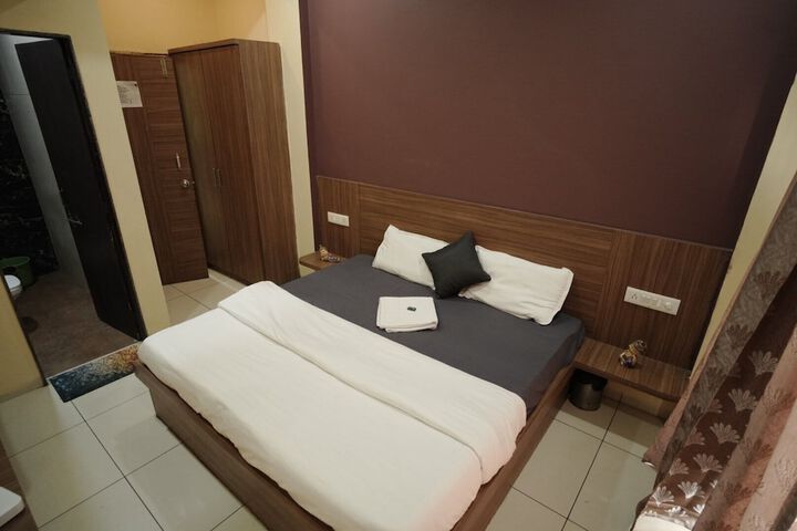 Room 6 of 14