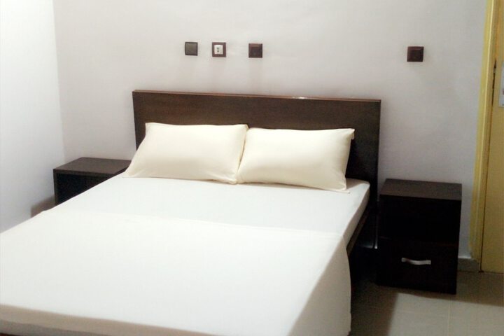 Room 5 of 32