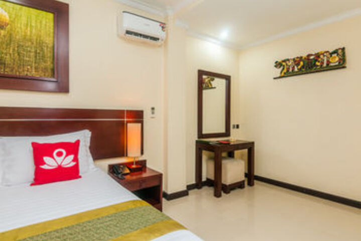 Room 12 of 23