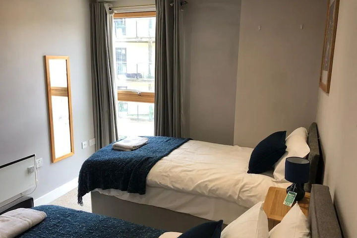 Room 5 of 12