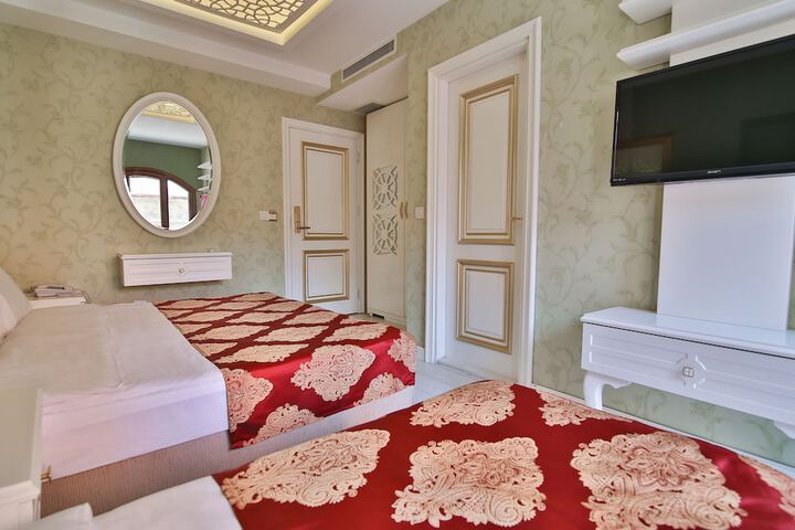 Room 4 of 27