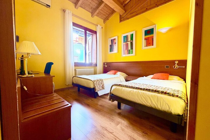 Room 34 of 66