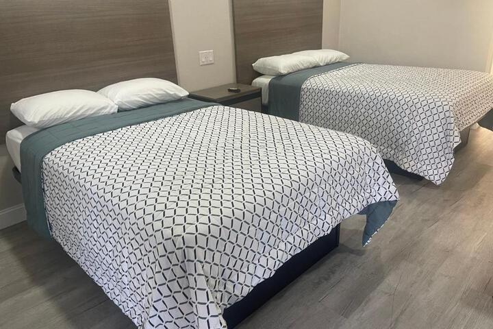 Basic Double Room (5 of 6)