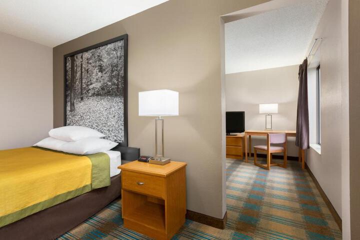 2 Queen Beds (8 of 14)
