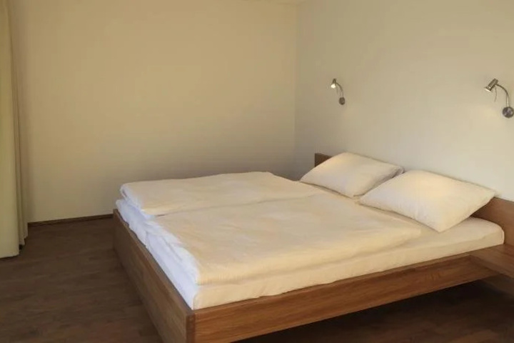Room 4 of 10