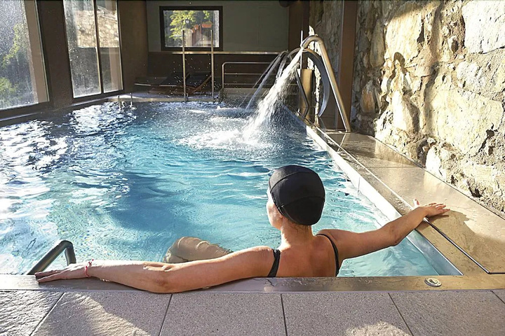 Pool Hotel