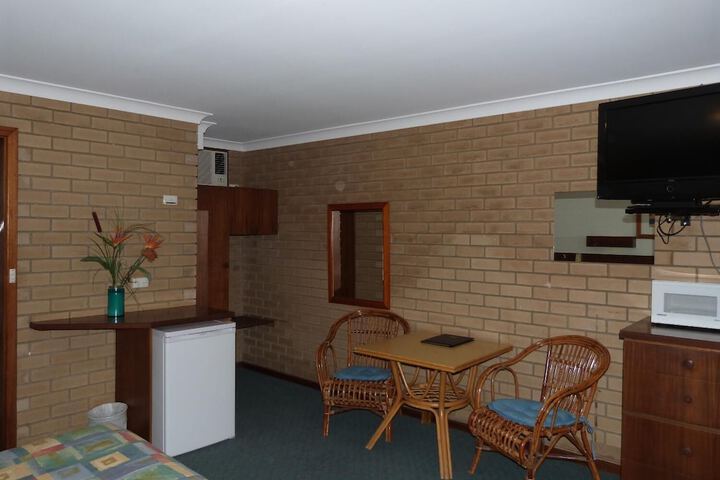 Room 8 of 35