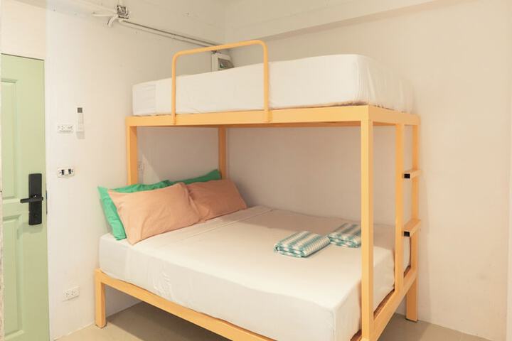 Room 2 of 31