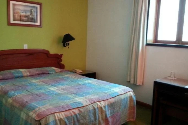 Room 6 of 13
