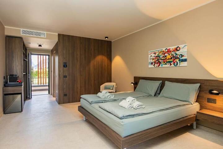Room 15 of 34