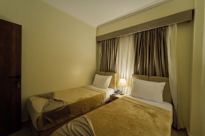Room 70 of 174
