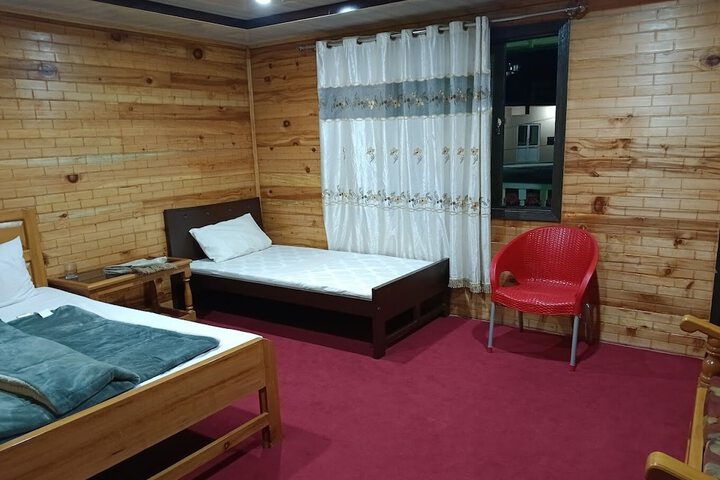 Room 4 of 10