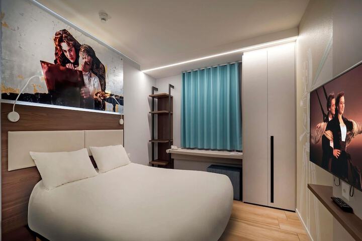 Room 35 of 106