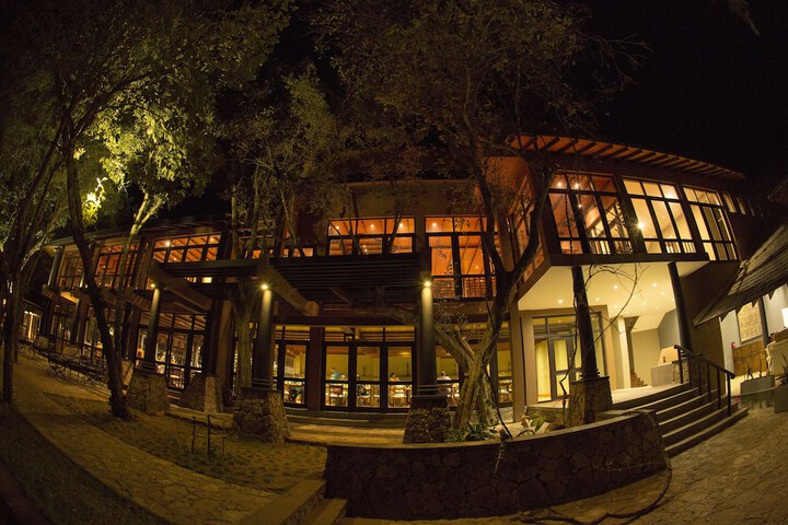 Entrance & Lobby