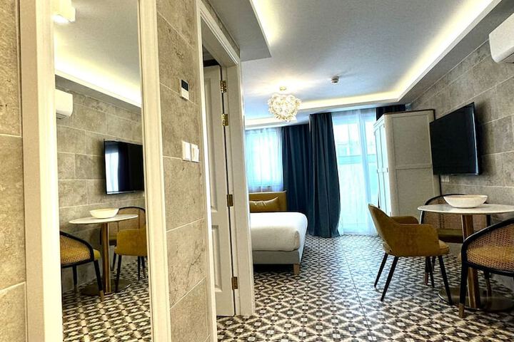 Room 8 of 19