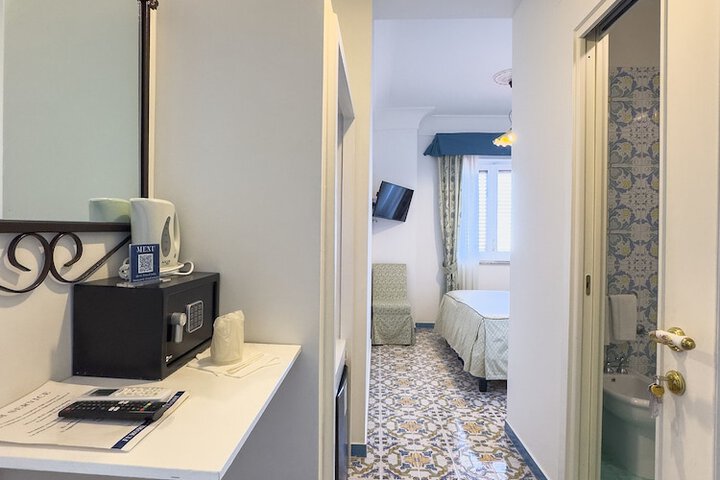 Room 32 of 147