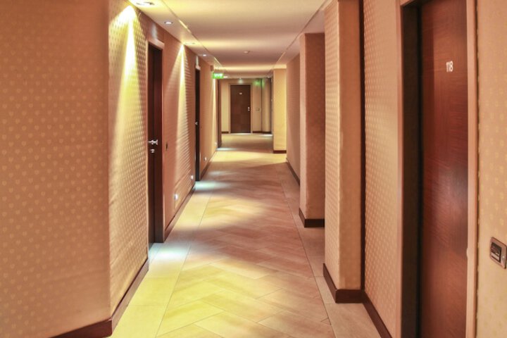Ballroom/Hall 39 of 64