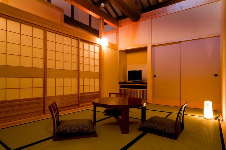 Room 11 of 84