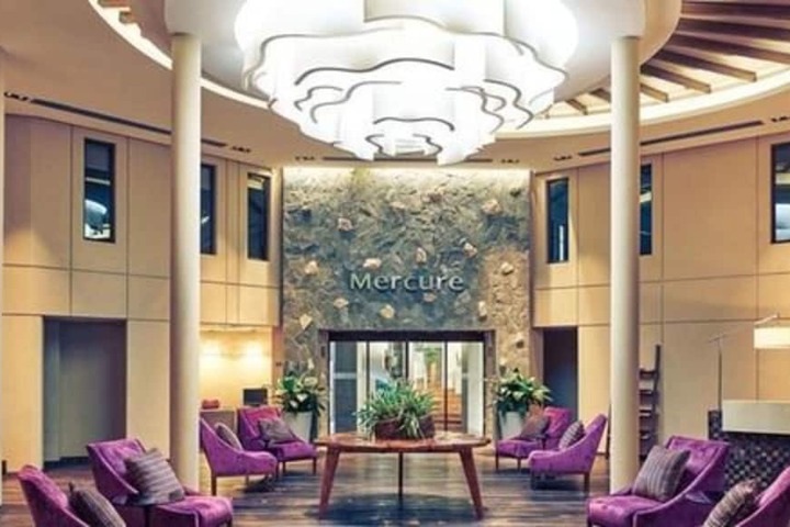 Entrance & Lobby