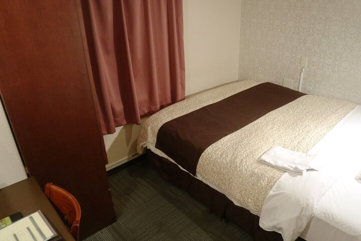Room 3 of 25