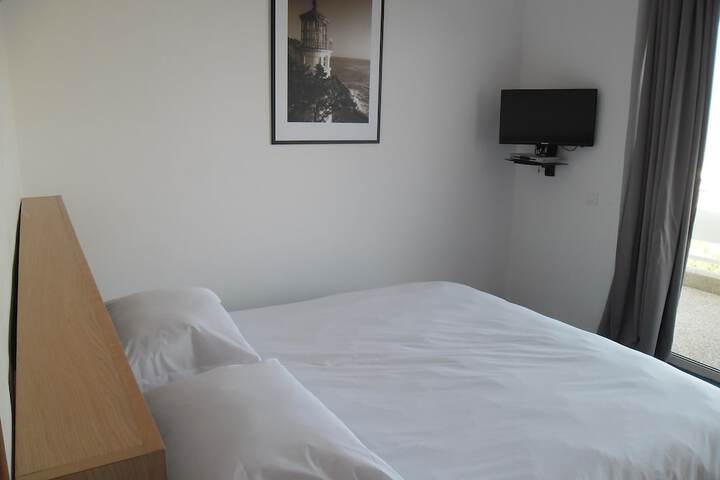 Room 8 of 40