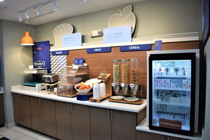 Breakfast/Coffee Service 52 of 73