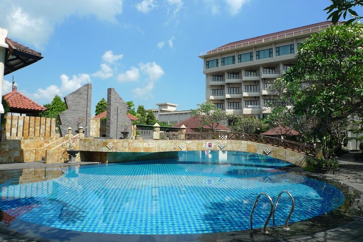 Pools & Facilities