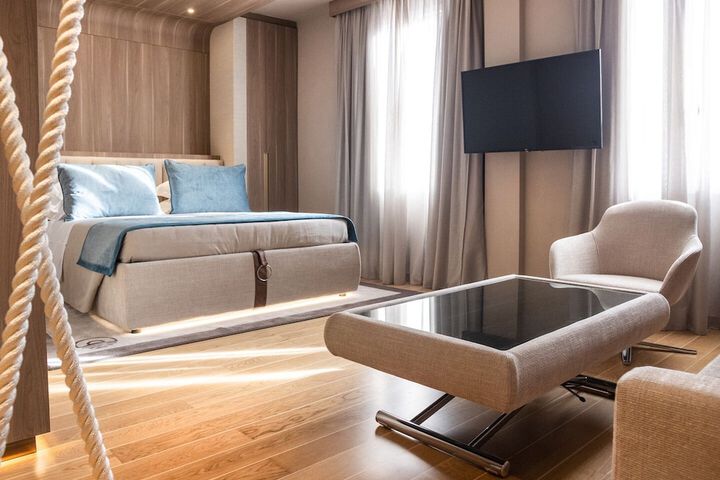 Room 2 of 34