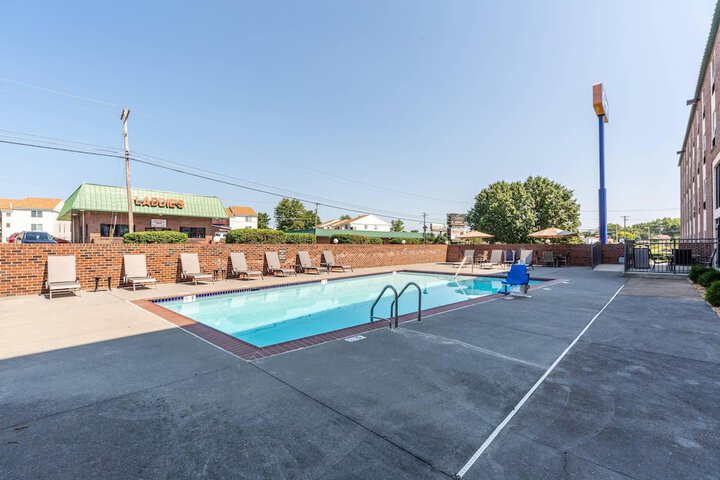 Pool Hotel