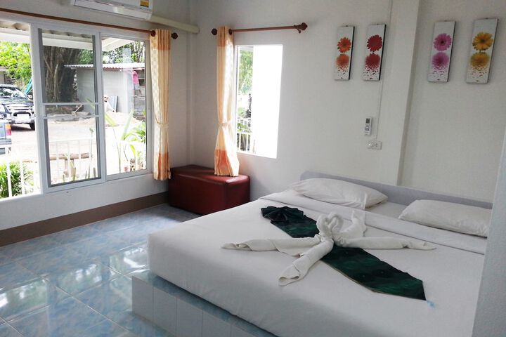 Room 8 of 83