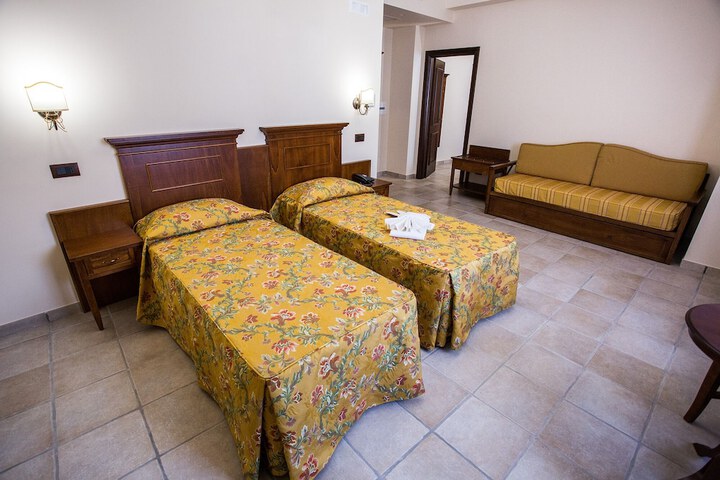 Room 18 of 27
