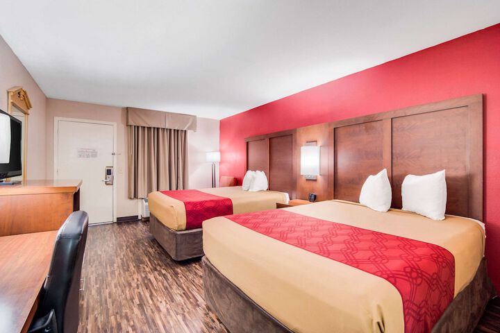 2 Double Beds (9 of 13)