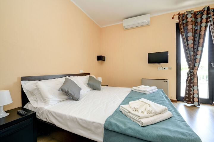 Room 21 of 50