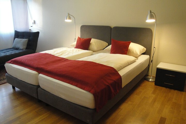 Room 10 of 40