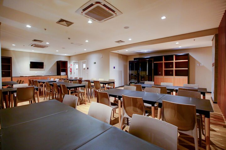Dining 11 of 16
