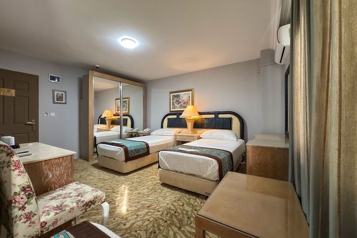 Room 28 of 116