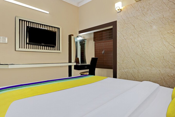 Room 14 of 28