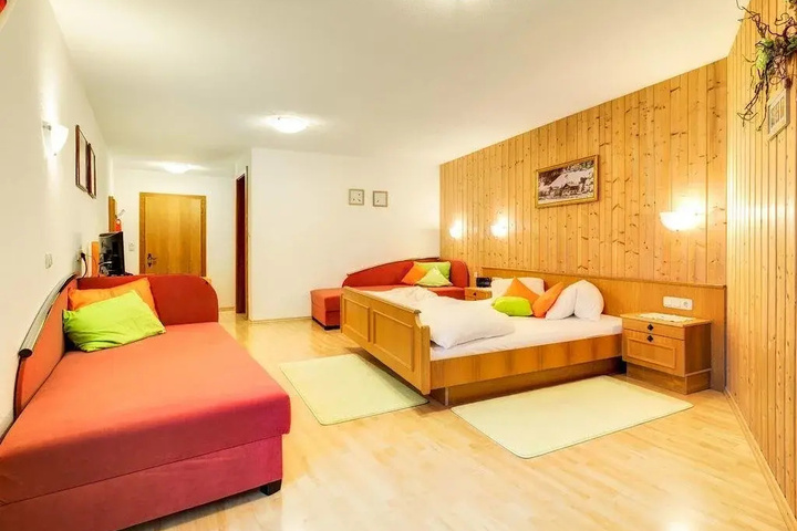 Room 3 of 17