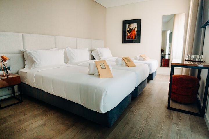 Room 4 of 164