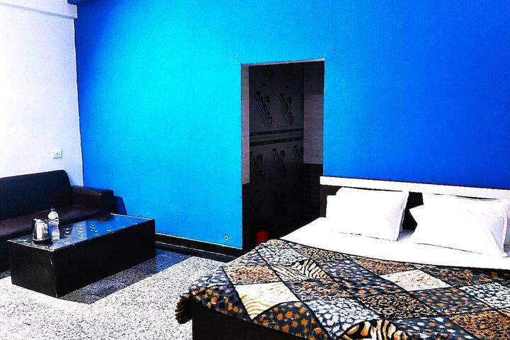 Room 2 of 11