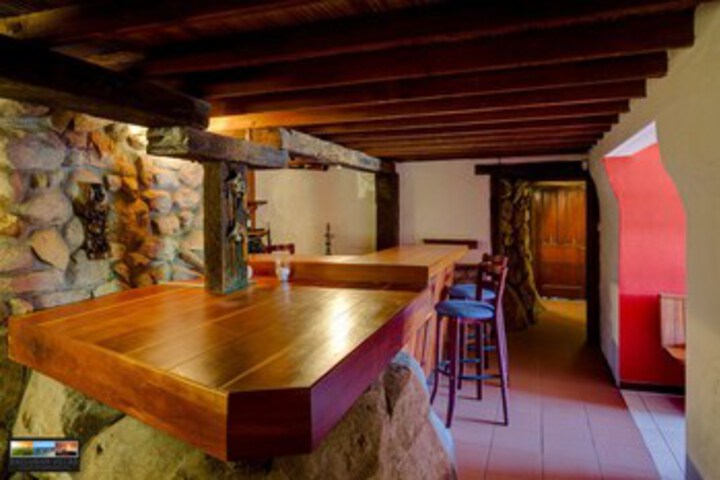 Lounge 3 of 13