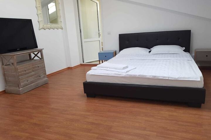 Room 3 of 12