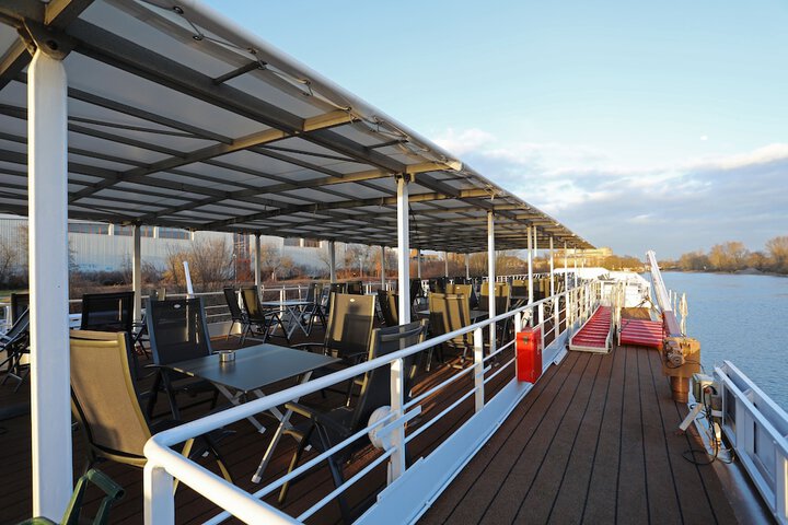 Sundeck 25 of 29