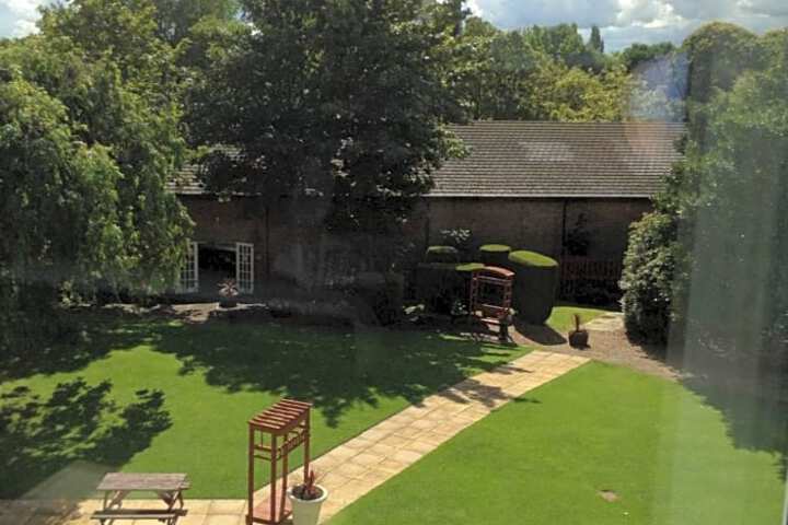 Photo 18
