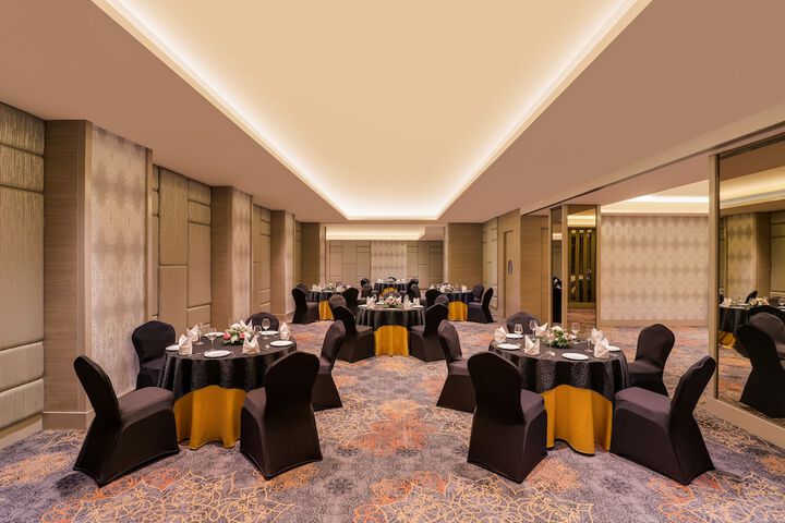 Ballroom/Hall 60 of 72