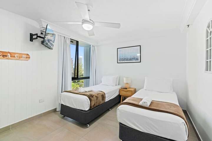 Room 21 of 240