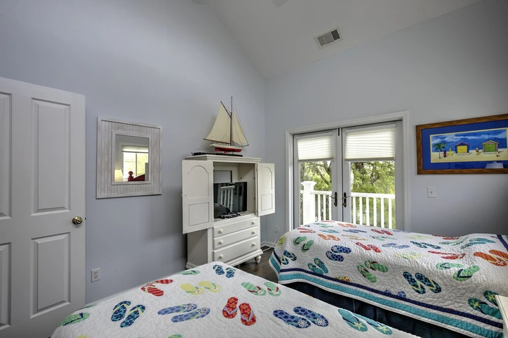 Room 4 of 20