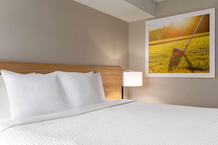Room 4 of 17